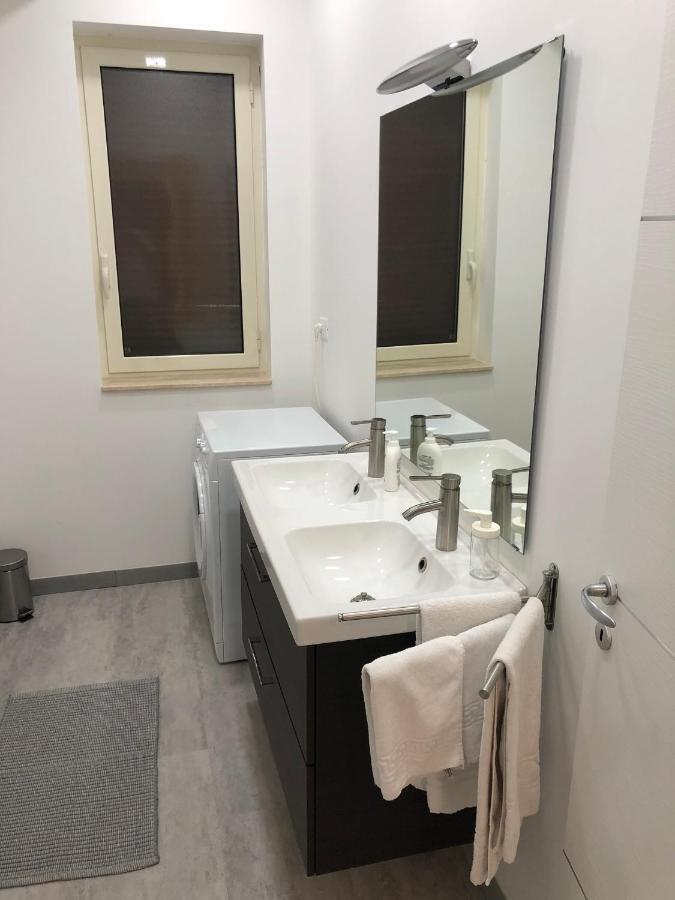 Attico Lady D Hotel Paola Kültér fotó